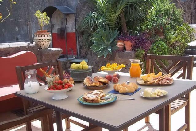 Le Casette Nel Borgo Hotel Acireale Exterior photo